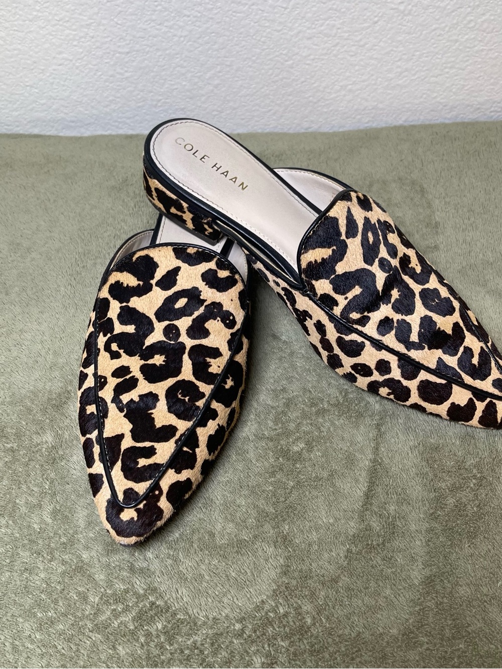 Cole Haan Leopard Calf Hair Pointed Toe Mules Flats Backless Shoes 7.5B